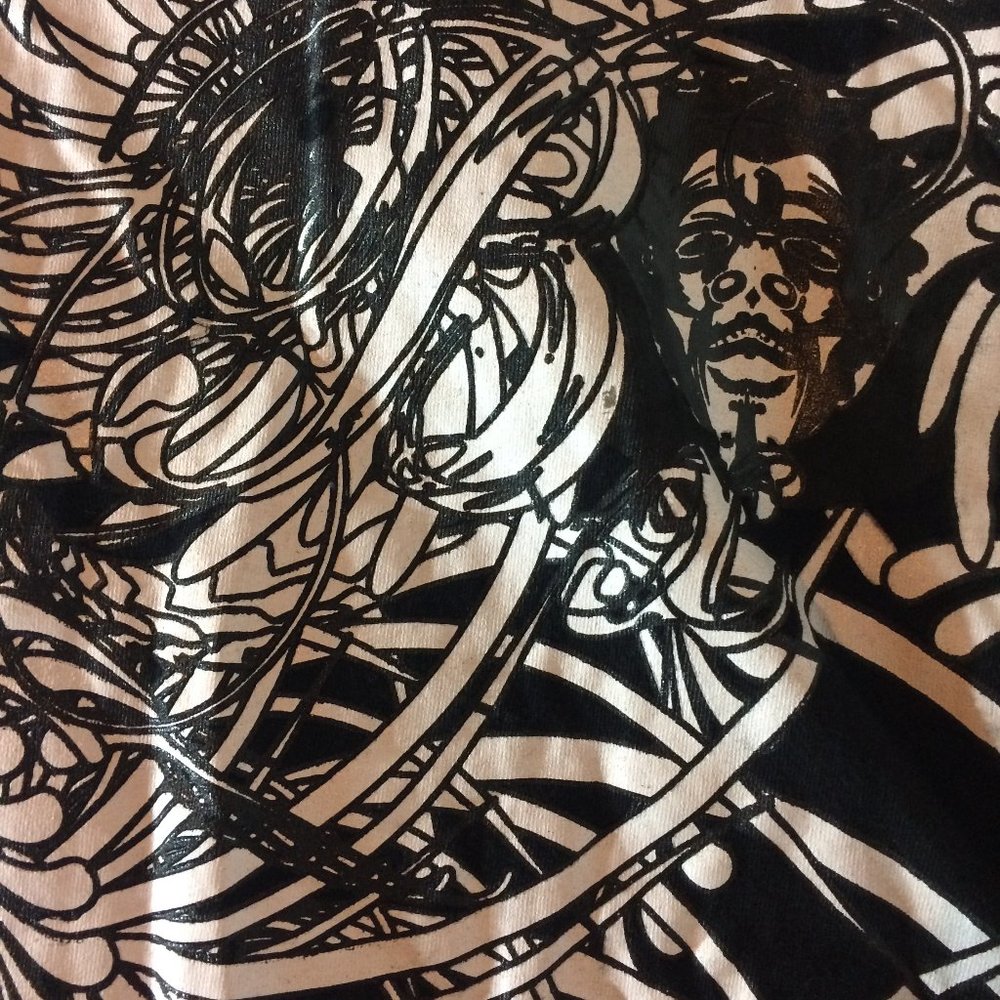 Tribal White Graphic XXL Black Tshirt